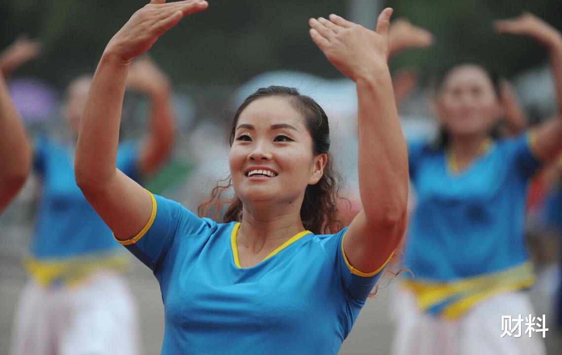 失眠|又一“灰色”生意兴起，赚钱都靠“哄”人，有从业者月收高达3万