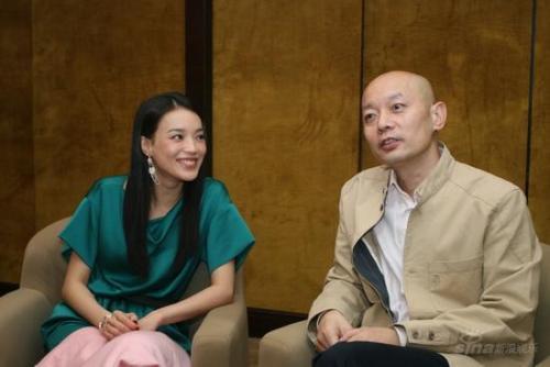 葛优|葛优回应和赵薇亲吻：拍摄角度的问题，只是在说悄悄话别无其他