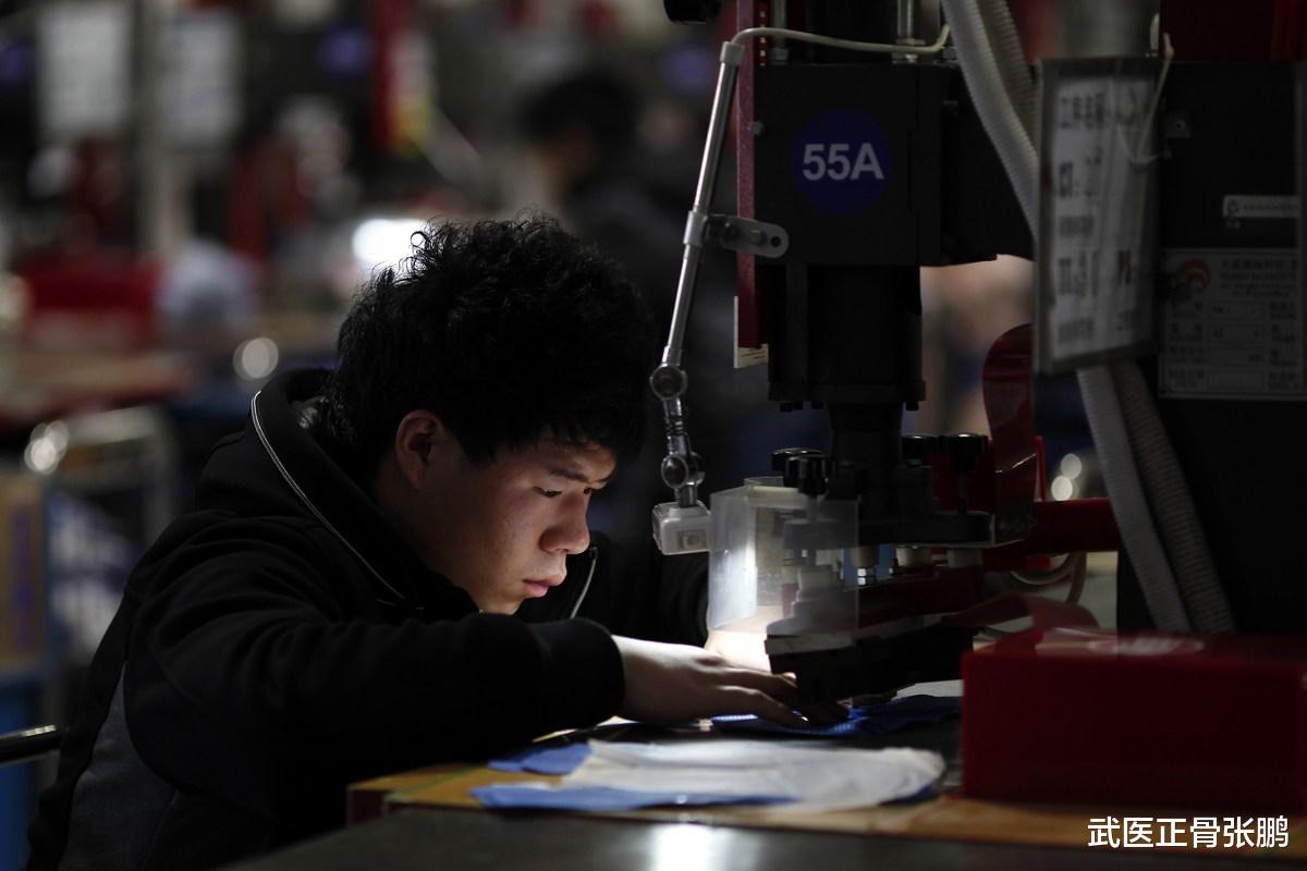 尿酸|肾衰来临之前，上厕所会有3个异常，若是一个不占，那就偷笑吧