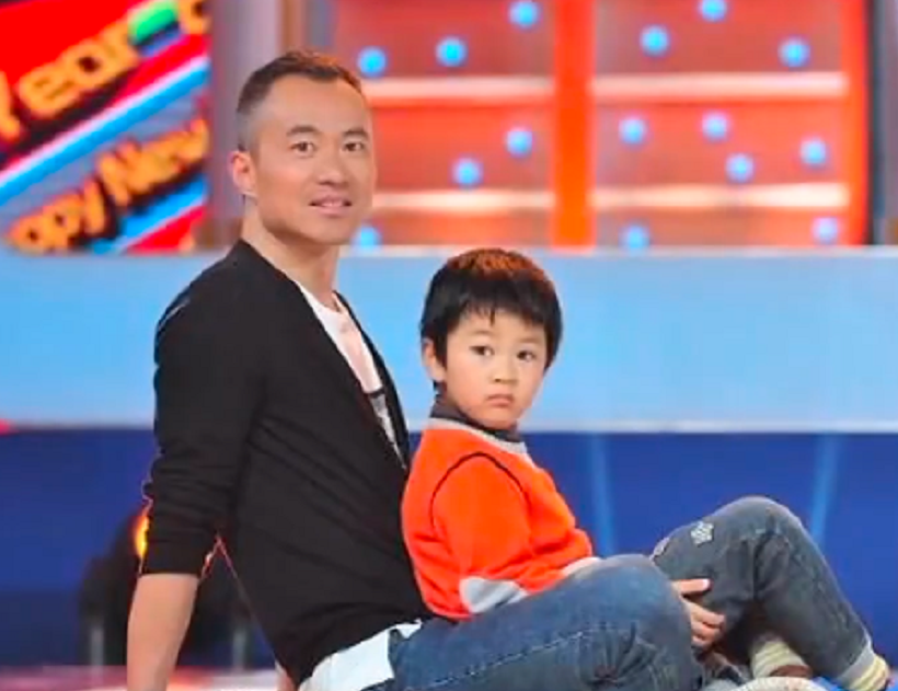 邱启明|邱启明出狱后风光不再，去菜市场花十块钱缝衣服，二婚娶小10岁妻