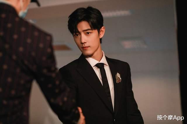 贺峻霖|TC Candler评选全球最帅面孔，肖战断层领先，王一博张艺兴还有几步之遥