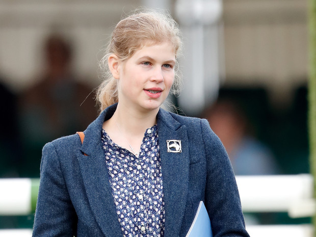 安妮公主|有人拒绝头衔，有人千方百计地想要得到，安妮的大局观让哈里尴尬