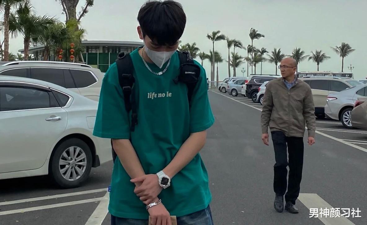 男神颜习社 被追捧的极简主义，让“坏男人”在秋天也能个是City boy