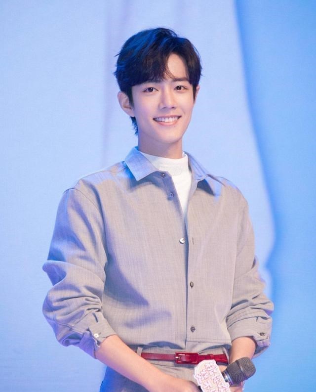 肖战|海外粉丝评价肖战“氛围感大片”，想和肖战露营，会继续爱下去