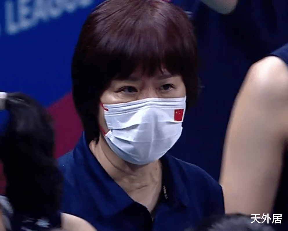 女排|升至第7位！中国女排大爆发：5人得分上双，距离第四仅剩2个胜场
