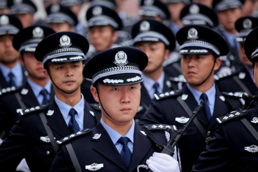 各國的警服：忍瞭美國和韓國的，看到迪拜警服不得不說：厲害瞭-圖9
