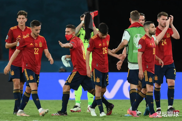 欧洲杯|0-1!欧洲杯黑马巨大失误,门将用手拍进自家大门,创造61年纪录