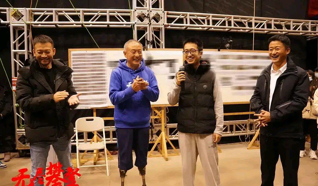 周深|周深因一句话上热搜？无尽攀登面临票房荒？港星定居上海是偶然？