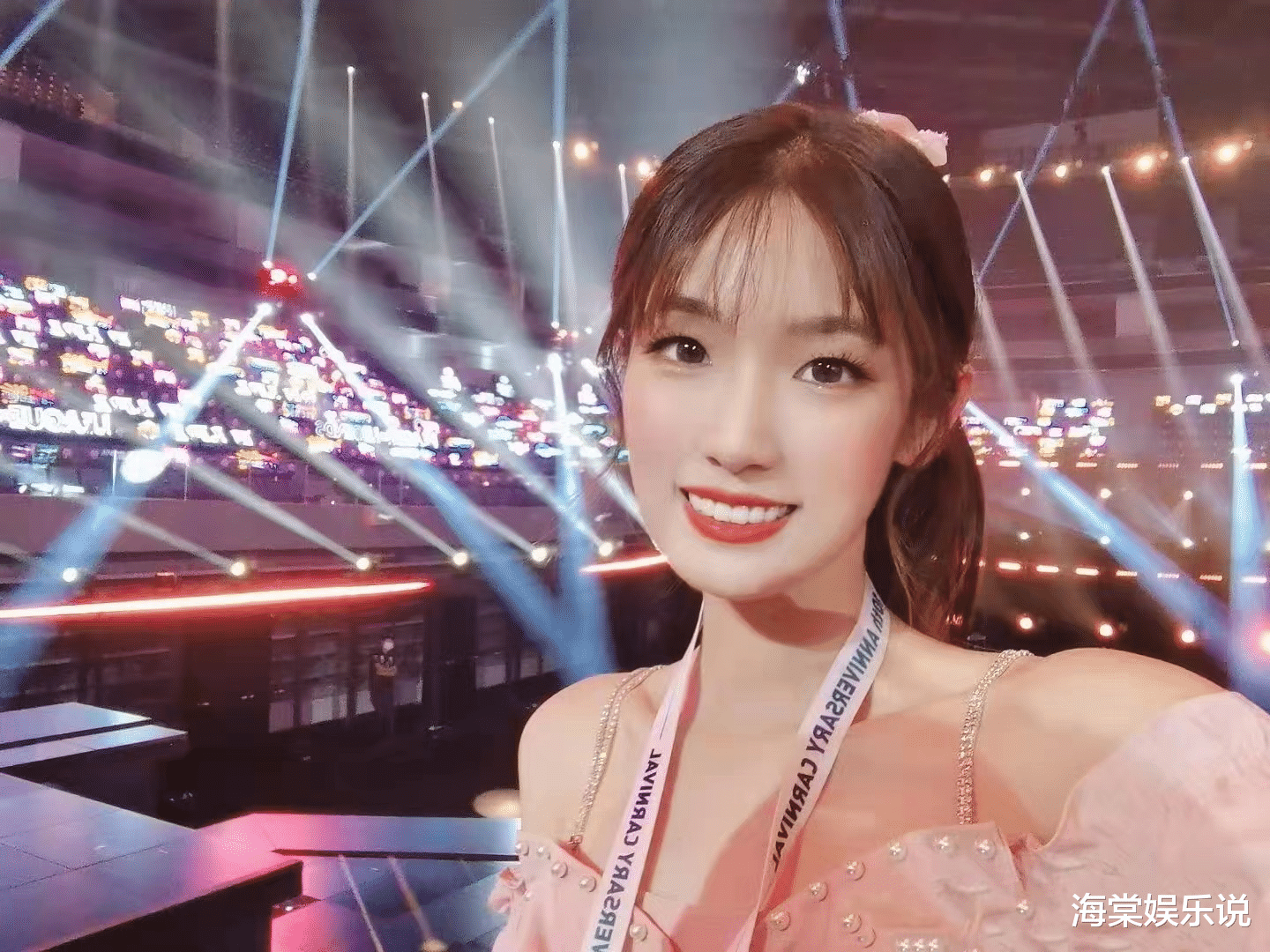 edg战队|EDG赛后美女翻译上热搜！精通4国语言为国争光，网红学霸颜值高！