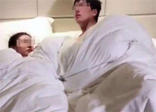贵州一多情女子出轨被丈夫抓包,小三被暴打后索赔10万,结局反转