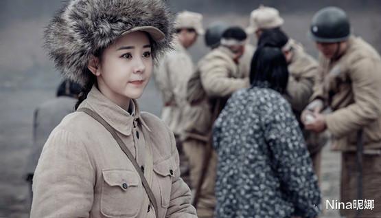 李小萌|王雷39岁生日真隆重！李小萌穿黑色携闺蜜成主角，身材哪像坐月子