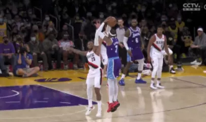 孫捷|29分鐘43分14板0失誤！在表哥面前看表，他是表爺爺