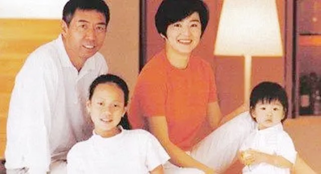 林青霞|90年，林青霞来大陆拍摄与亲姐初见：一个电影明星，一个农村教师