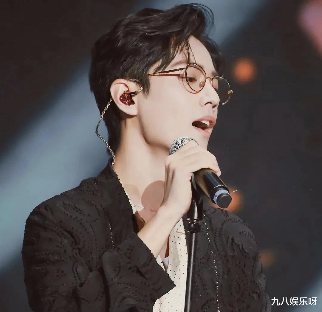 邓伦|四大“眼镜杀”男神，皆被代言商看中，邓伦：就我不合群？