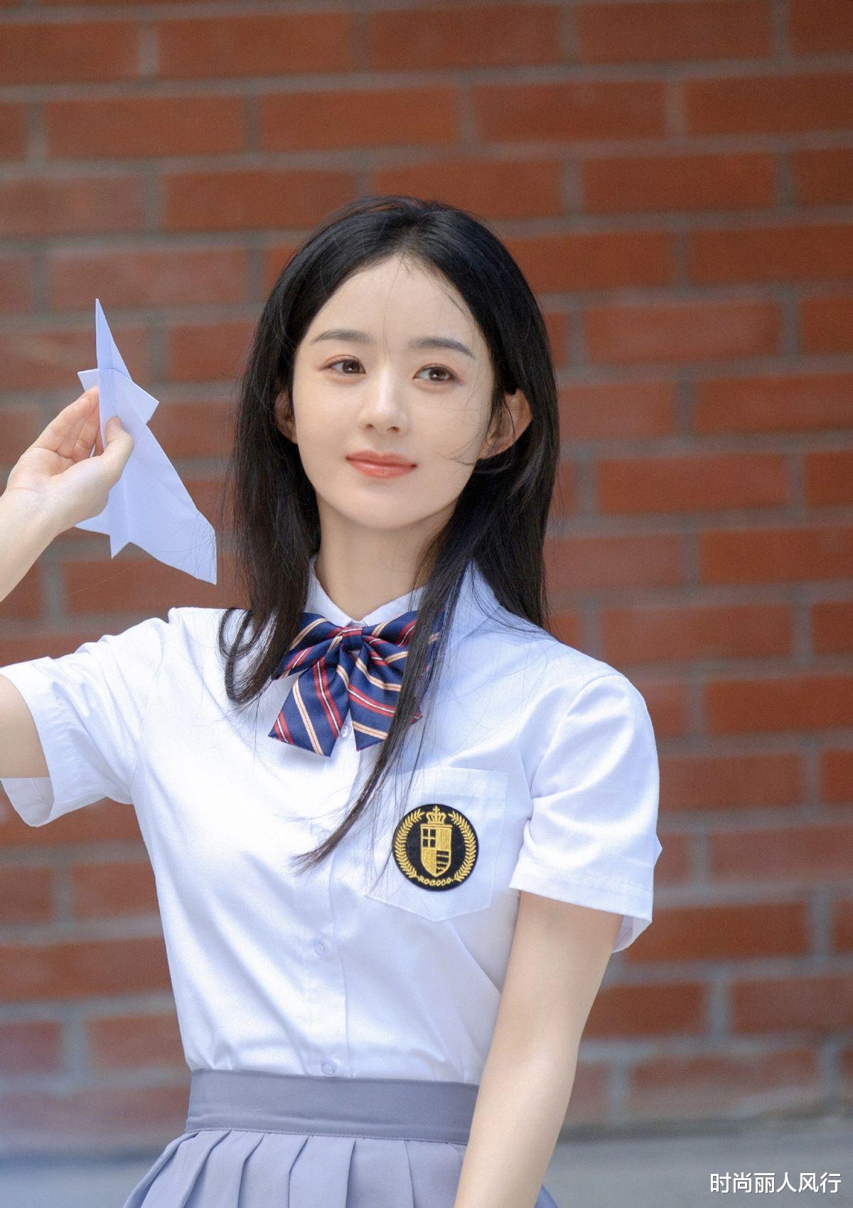 赵丽颖|赵丽颖变绝美校花拍MV!白衬衣蝴蝶结嫩回少女,一点不像当妈的