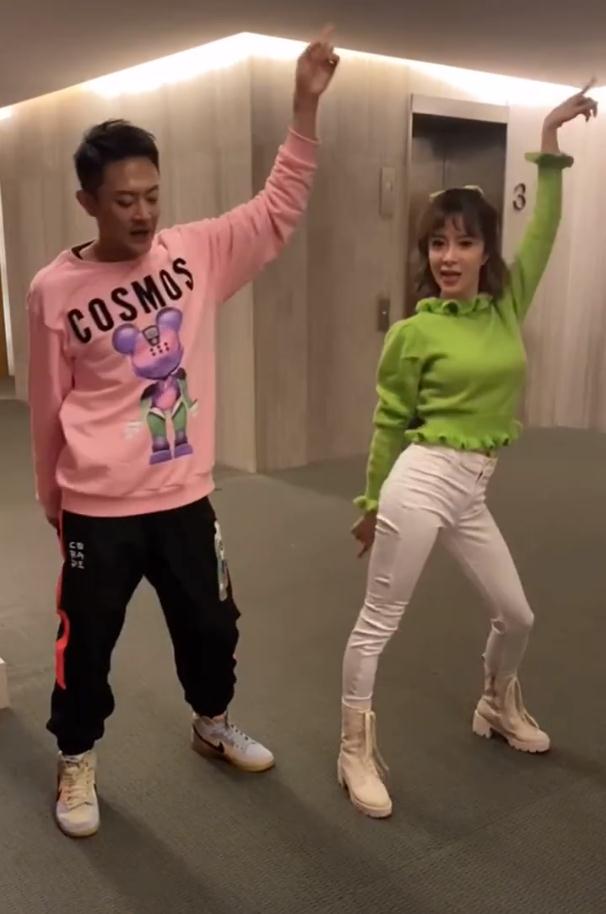 穿衣搭配|金巧巧瘦了一大圈，穿露腰装曲线依旧明显，“姐姐”真有C位潜质