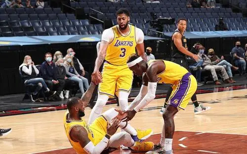 湖人队 “孤注一掷或老谋深算”？湖人队交易威斯布鲁克是在下一盘大棋？