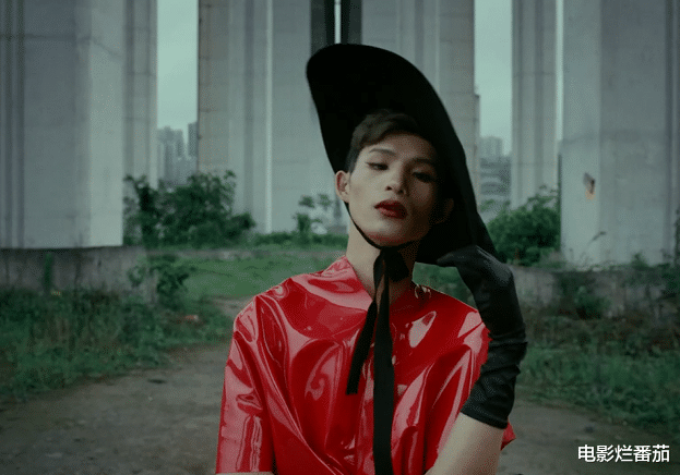 电影烂番茄 带着妈妈去上学，学手语的律师，这个3分钟短片让我哭得稀里哗啦