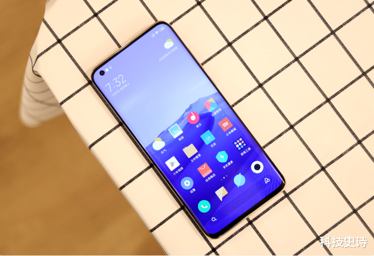 拍照手机|买手机可以跟风，目前烂大街的4款手机，过年也许你身边就有人用