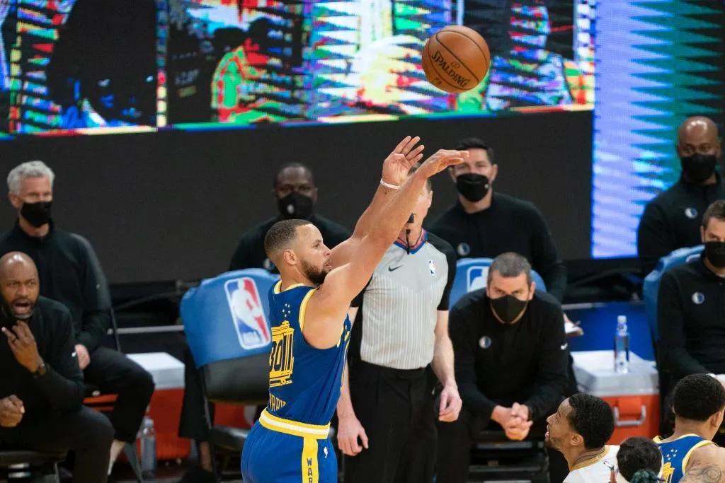 張伯倫|美媒列出了聯(lián)盟歷史上50個(gè)單月場(chǎng)均得分最高的完整列表，現(xiàn)役三人