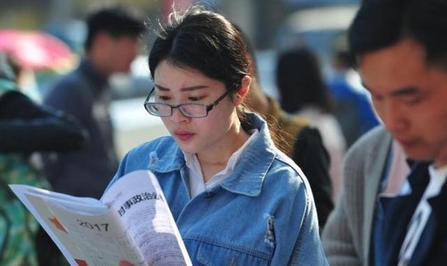 依科育儿吧|乡镇公务员迎“新政策”，这3方面放宽要求，学历门槛也有所降低