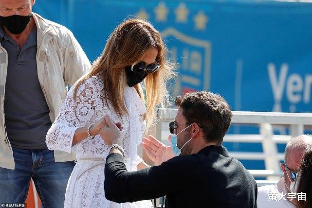 詹妮弗|52岁詹妮弗到威尼斯，被大本呵护成“女王”，坐船也得头挨头