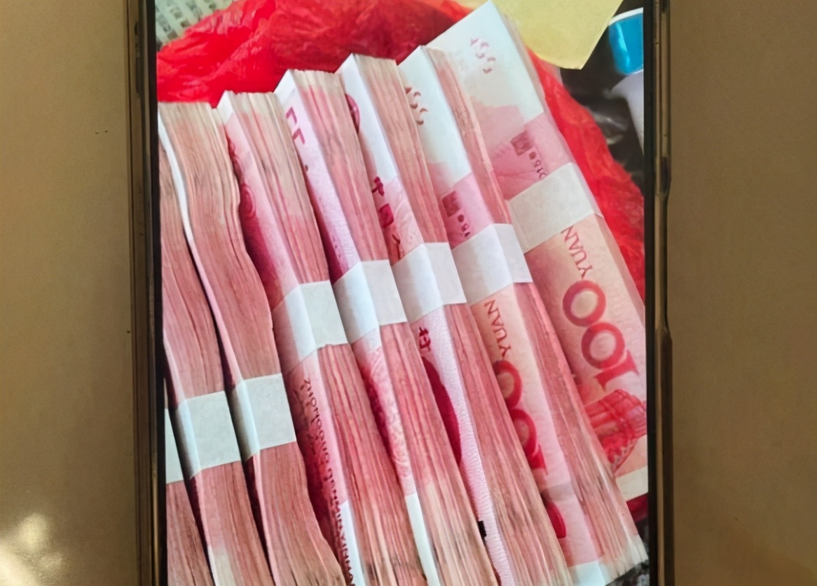 娱事新看点 男子15万8卖掉和前妻生育的亲生儿子，带着现任妻子游山玩水，到处挥霍