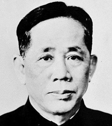 胡志明|1981年越南王牌飞行员，为何带9名机组成员投奔我国，后来如何了