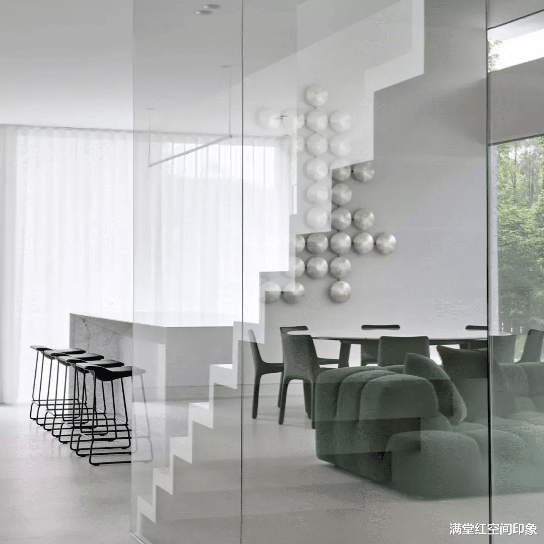 精致细节陈设，展现简洁别墅的美