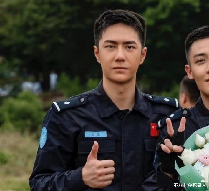 王一博|顶流男星颜值滑坡？千玺少年感减少，朱一龙显老态王一博脖子练粗