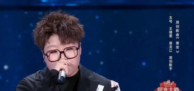 王菲|无论李荣浩多么捧王靖雯，她也夺不了冠，你看她手臂上的纹身