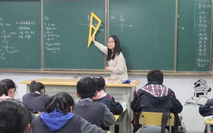 苹果|一张“职业等级图”走红，戏看三教九流，教师地位日渐“卑微”