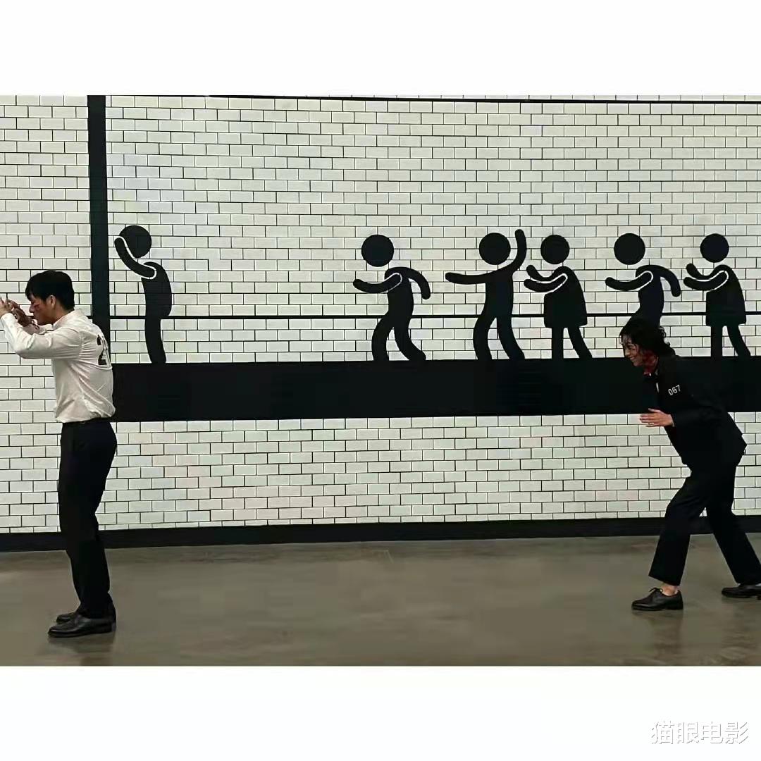 鱿鱼游戏|韩剧鱿鱼游戏大火，全新幕后照曝光，郑浩妍做鬼脸好可爱