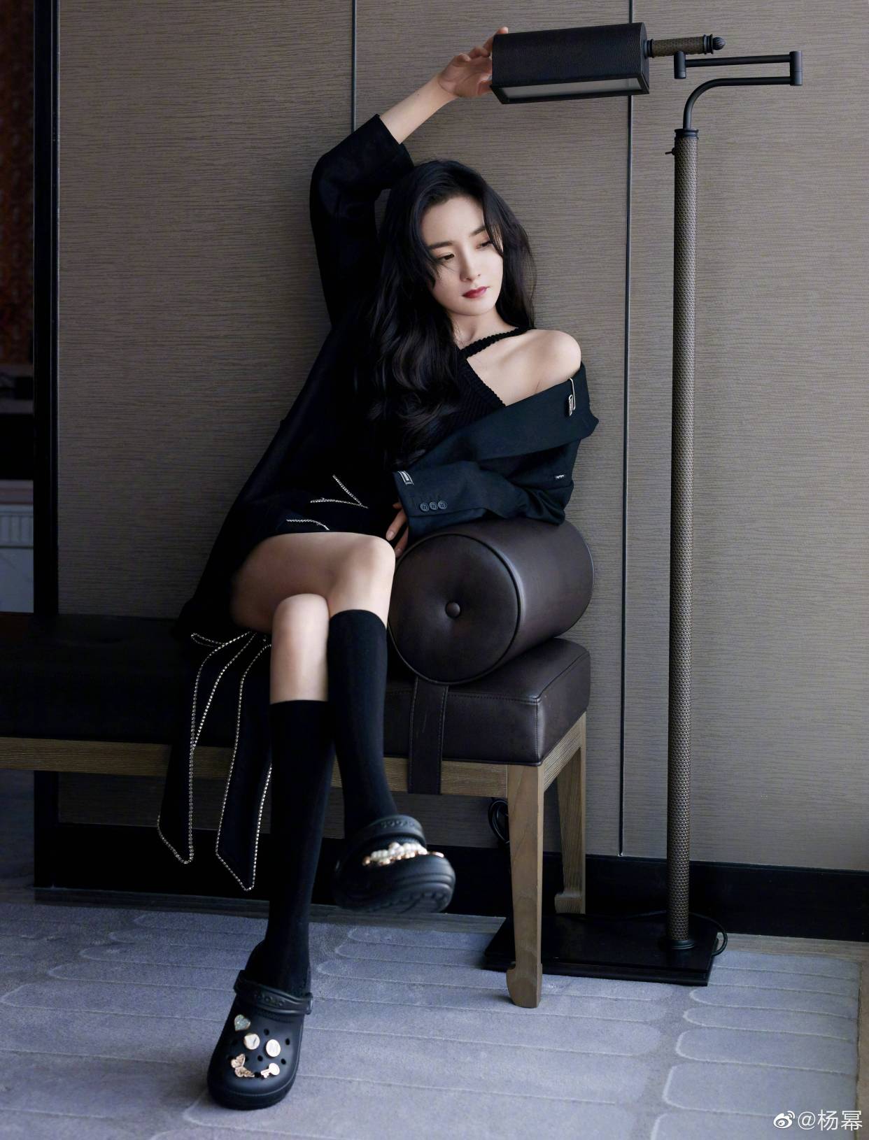 杨幂|杨幂绯闻不断，接受采访仍表示：期待爱情