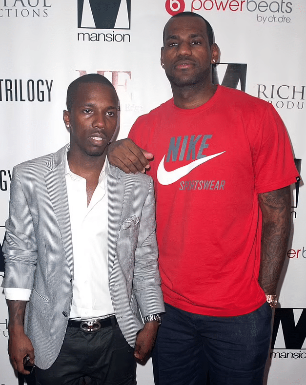 杨洋|阿黛尔与黑人富豪晒照官宣新恋情，在爱情滋润下又恢复昔日美貌