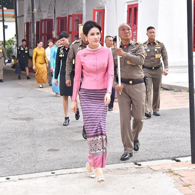 诗妮娜|苏提达连发四连拍美照心情大好！穿粉色太显嫩，诗妮娜还是没能赢