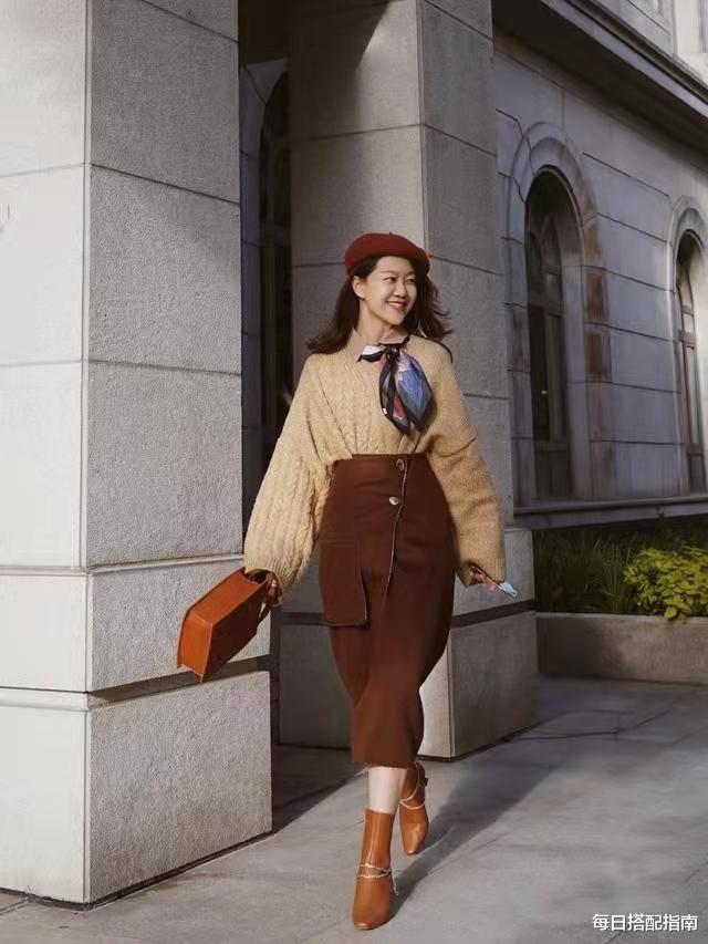 每日搭配指南 今年火了一条裙子，叫“毛呢半身裙”，时髦又保暖，照着穿太好看
