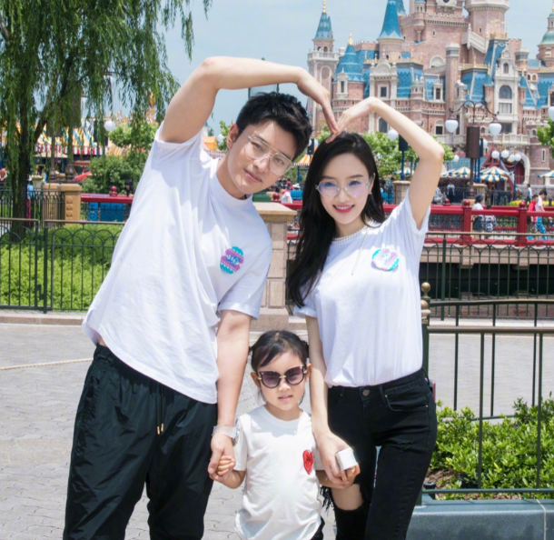 贾云馨|8岁甜馨形体课被偷拍，走路超带风，注意到她长相：越来越好看了