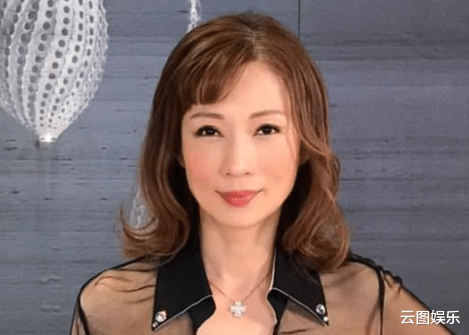 |恭喜！52岁女星宣布恋情，大赞男友是完美男人，曾2度嫁外国人