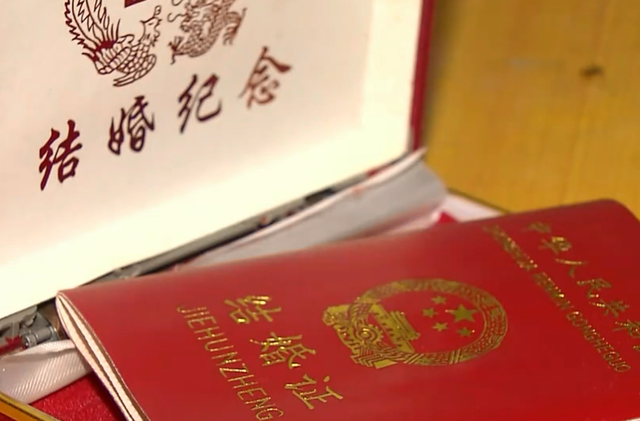 蓦然一牟 女儿生活幸福，母亲却看不顺眼，母亲非要让女儿离婚自己才开心！