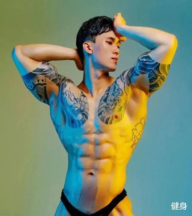 狼狗|34岁性感阿姨狂甩30斤，竟撩走25岁肌肉小狼狗，网友：这谁顶得住啊？