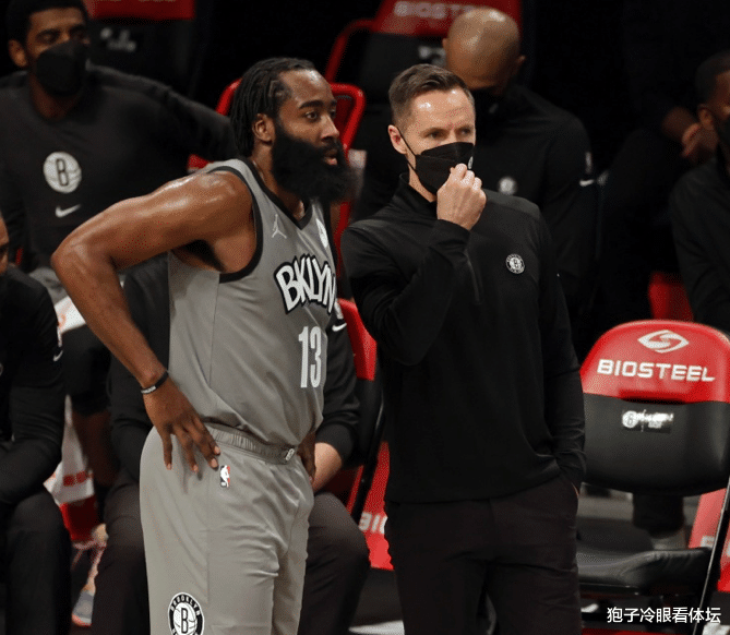 詹姆斯·哈登|真香！哈登輪休 邊吃零食邊看球如杜蘭特附體 場均38分鐘終于歇了