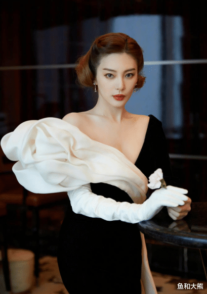 张雨绮|《女恋》魔咒再发威？张雨绮与小10岁鲜肉拥抱，李柄熹或成过去式