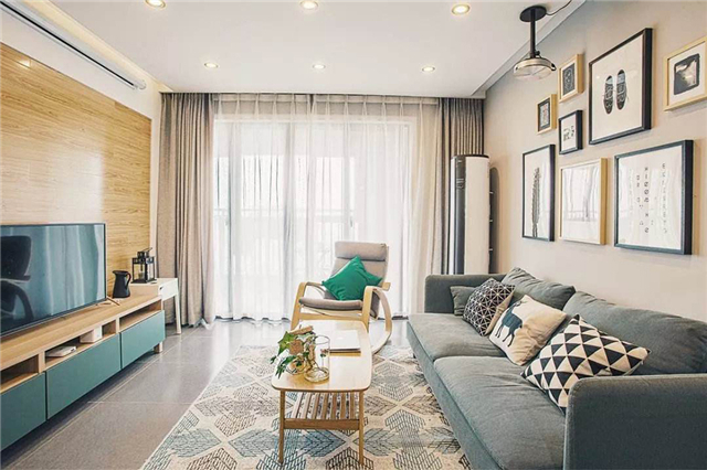 阳台客厅打通后怎么晾衣服?学学外国人的做法,安装这种晾衣架