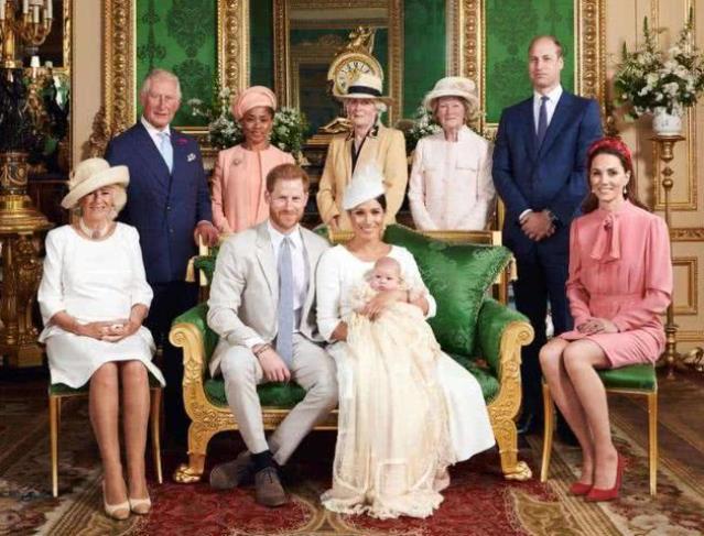 美国|莉莉贝的受洗引发关注，王室专家指出，梅根想让女儿当美国公主