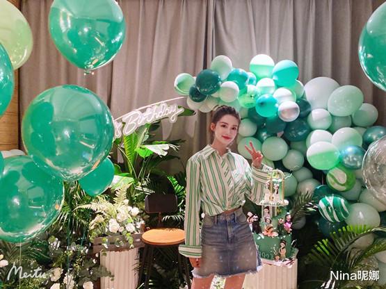 李沁|李沁真的抗冻!度假穿露脐装配短裤打扮清凉,隔着屏幕看都觉得冷