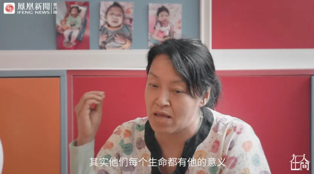 200多个孩子排着队,笑着走向死亡。