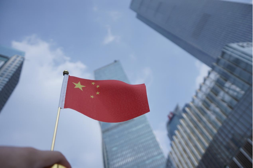 女孩 豪捐5000万后,鸿星尔克销售额激增52倍!耐克阿迪也出手了