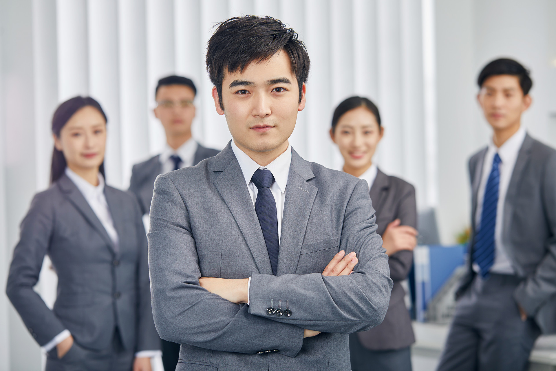 秘书|入职第一次发工资要请领导同事吃饭吗？不需要，这样做更有意义