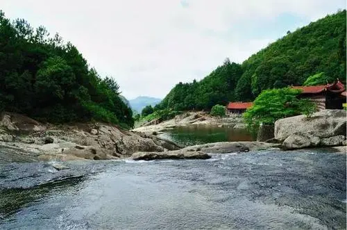 徐霞客|景致记录：徐霞客游九鲤湖，到瀑布底仰视，芳叔决定不再跟着他疯